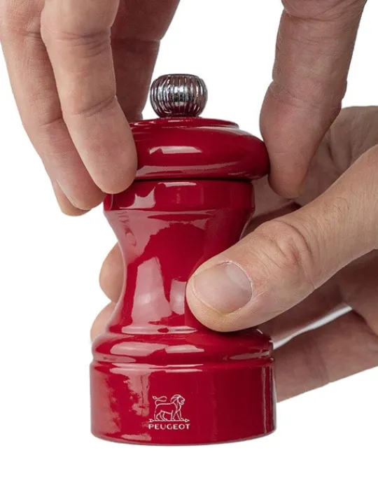 Peugeot Saveurs Bistro Moulin à sel manuel en bois laqué, rouge passion, 10 cm - 4" -> Envie De Couleurs|Moulins À Sel Et Salières