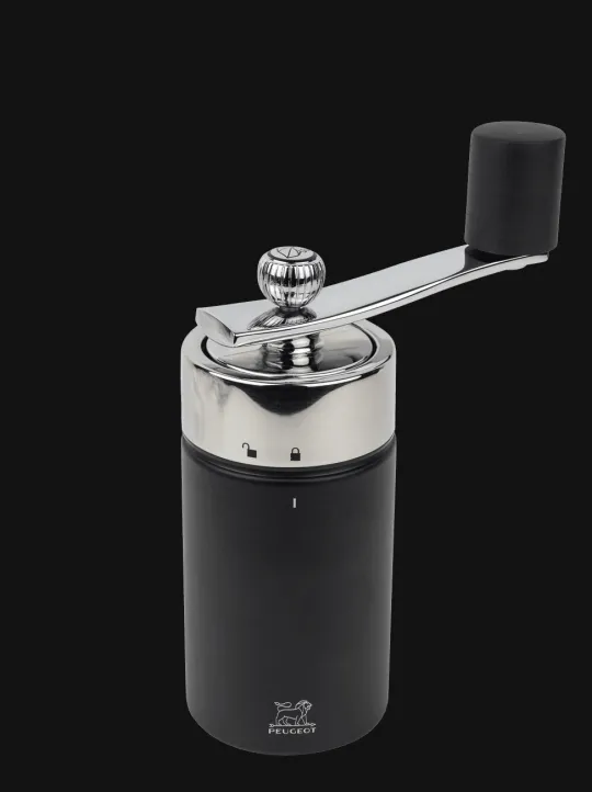 Peugeot Saveurs Isen Moulin à muscade manuel en bois, noir mat, 16 cm - 6,25" -> Envie De Design|Envie De Saveurs