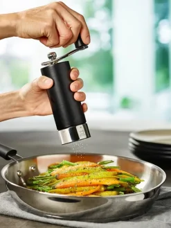 Peugeot Saveurs Isen Moulin à sel à manivelle en bois et inox, noir, u'select, 18 cm - 7" -><noscript><img width=