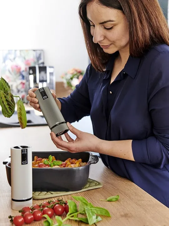 Peugeot Saveurs Line electrique Moulin à poivre électrique rechargeable u'select, batterie lithium-ion, carbone, 15 cm - 6in. -> Idées Cadeaux -100€|Envie De Design