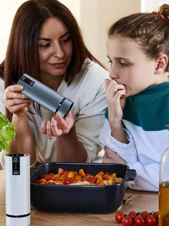 Peugeot Saveurs Line electrique Moulin à poivre électrique rechargeable u'select, batterie lithium-ion, carbone, 15 cm - 6in. -> Idées Cadeaux -100€|Envie De Design