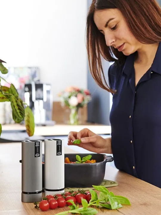 Peugeot Saveurs Line electrique Moulin à sel électrique rechargeable u'select, batterie lithium-ion, aluminium, 15 cm - 6in. -> Idées Cadeaux -100€|Envie De Design