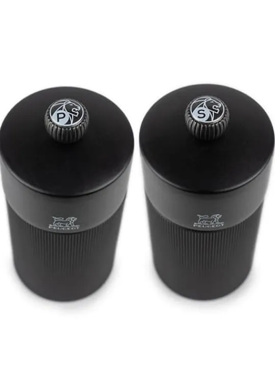 Peugeot Saveurs Night chic Coffret cadeau - duo de moulins à poivre et à sel manuels line noir mat 12 cm et son entonnoir en inox -> Idées Cadeaux -100€|Coffrets Cadeaux