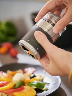 Peugeot Saveurs Pack maestro linéa Coffret bar à poivres maestro gris roche et plateau linéa -><noscript><img width=