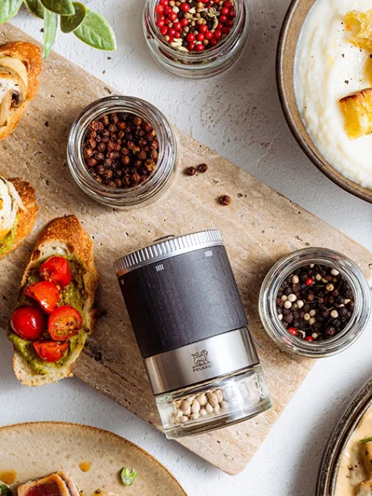 Peugeot Saveurs Pack maestro linéa Coffret bar à poivres maestro gris roche et plateau linéa -> Envie De Saveurs|Idées Cadeaux -100€