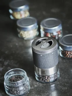 Peugeot Saveurs Pack maestro linéa Coffret bar à poivres maestro gris roche et plateau linéa -><noscript><img width=