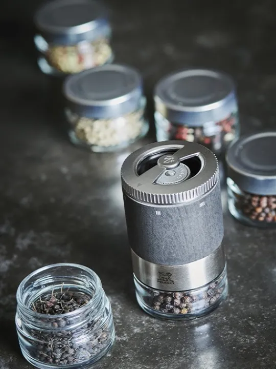 Peugeot Saveurs Pack maestro linéa Coffret bar à poivres maestro gris roche et plateau linéa -> Envie De Saveurs|Idées Cadeaux -100€